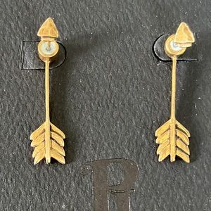 Pamala Love Arrow earrings in gold with hammered arrowhead posts. Excellent Cond